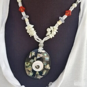 Vintage Mother of Pearl‎ resin necklace